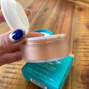 Thrive Causemetics Under Eye Brightener Setting Powder - Thumbnail 5